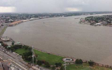 Furtuna Barry mătură Louisiana; risc de inundaţii puternice