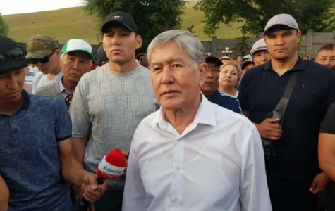 Fostul preşedinte kîrgîz Almazbek Atambaiev, arestat într-un nou asalt al forţelor de ordine