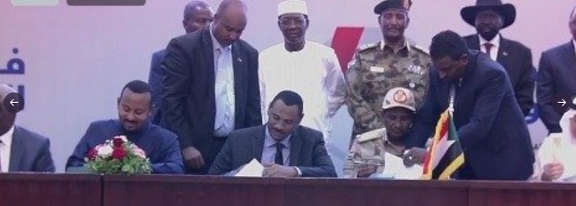 Militarii şi contestarea semnează un acord istoric ce deschide calea către o putere civilă în Sudan