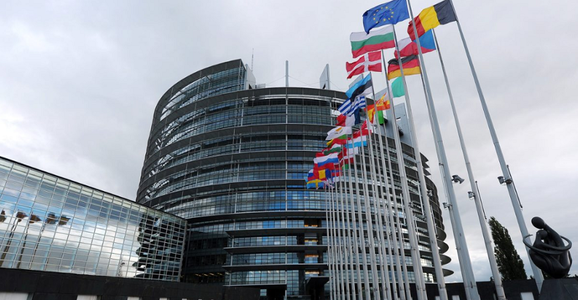 Parlamentul European susţine aderarea la UE a Albaniei şi Macedoniei de Nord şi-l critică dur pe Macron din cauza blocării negocierilor de aderare
