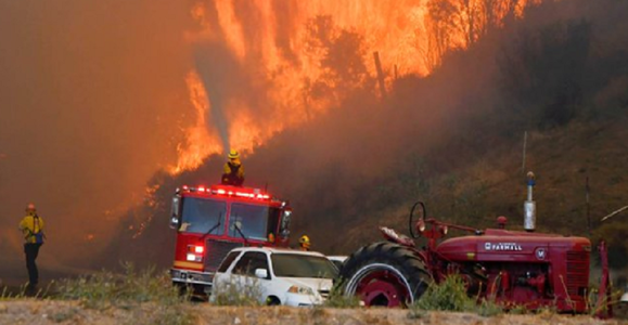 Zeci de mii de persoane evacuate în California, în toiul sezonului incendiilor