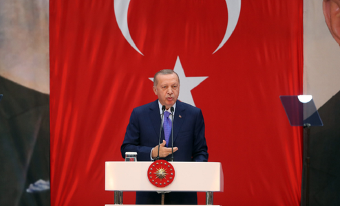 Erdogan ameninţă să ”gonească teroriştii” de la frontieră dacă eşuează acordul turco-rus cu privire la Siria şi îşi reiterează ameninţarea ”deschiderii porţilor” refugiaţilor către Europa