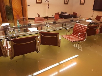 Sediul Consiliului din Veneţia a fost inundat imediat după ce instituţia a respins măsuri privind schimbarea climatică