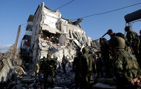 UPDATE-Cel puţin 16 morţi şi sute de răniţi în cutremurul din Albania; zeci de persoane salvate dintre dărâmături; strigăte de ajutor din ruine
