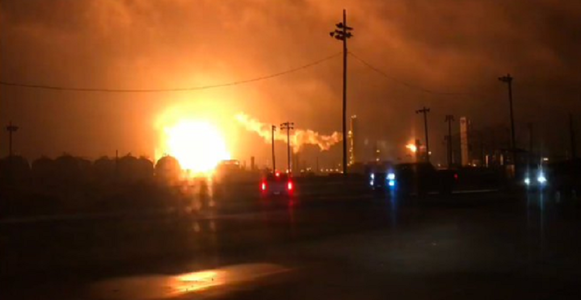 Trei răniţi şi evacuări pe o rază de 800 de metri în urma unei explozii într-o uzină chimică în Texas, care a proiectat o minge uriaşă de foc în atmosferă