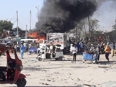 Somalia: Cel puţin 73 de persoane au murit într-un atac cu un camion capcană, la un punct de control din Mogadishu