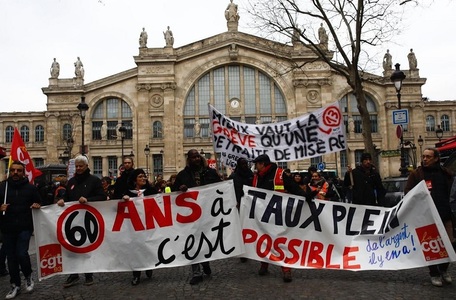 Contestatarii reformei pensiilor din Franţa s-au ciocnit cu poliţia în Paris, care i-a dispersat cu gaze lacrimogene - VIDEO