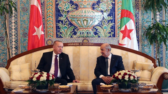 ”Nu există o soluţie militară în Libia”, reiterează Erdogan la Alger, într-un turneu african