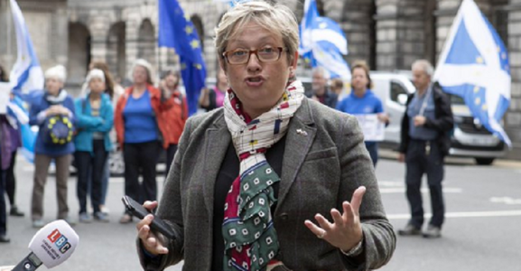 O deputată separatistă, Joanna Cherry, îl ameninţă pe Boris Johnson cu un recurs la justiţie privind un referendum pe tema independenţei Scoţiei