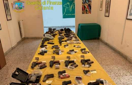 Confiscare importantă de armament şi muniţie în Sicilia