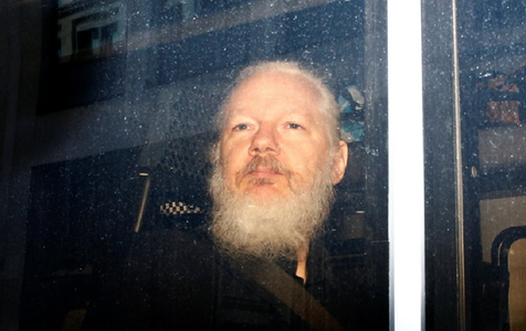 Manifestaţie la Londra pentru susţinerea lui Julian Assange. Printre manifestanţi s-au numărat Roger Waters şi Vivienne Westwood
