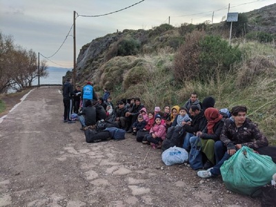 Peste 500 de migranţi au ajuns duminică pe insulele greceşti Lesbos, Samos şi Chios
