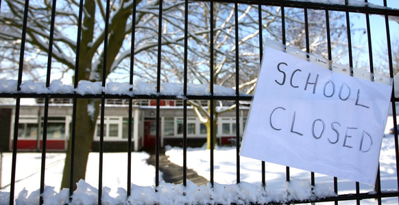 Şcolile scoţiene şi galeze ar urma să fie închise de vineri, în contextul în care Guvernul Johnson refuză o asemenea măsură