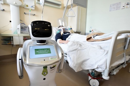 Un asistent medical robot pe nume Tommy ajută medicii dintr-un spital italian să trateze bolnavii de COVID-19