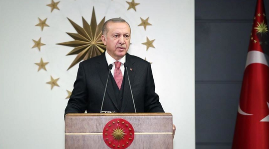 Erdogan, supus unor presiuni să instituie izolarea generală, în urma unei accelerări a epidemiei covid-19 în Turcia la 725 de morţi şi peste 34.000 de contaminări