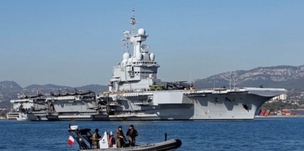 Cel puţin 50 de bolnavi de covid-19 la bordul portavionului francez Charles-de-Gaulle, trei marinari evacuaţi către Toulon prin Lisabona, anunţă Guvernul