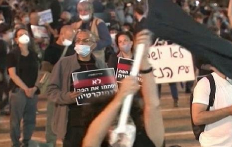 Manifestaţie la Tel Aviv cu respectarea distanţării sociale împotriva Guvernului Gantz-Netanyahu