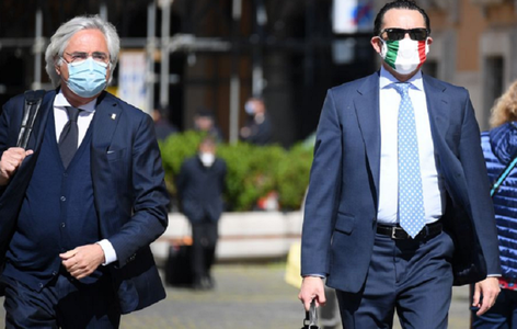 Italia începe să iasă din izolare într-o semi-libertate supravegheată