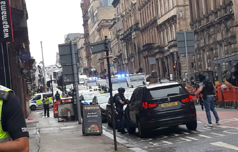 Un bărbat împuşcat de poliţişti la Glasgow a murit, alte şase persoane rănite în incident, anunţă poliţia scoţiană