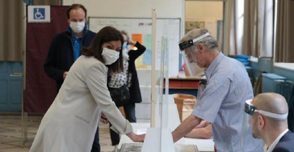 Prezenţă la vot în alegerile municipale din Franţa mai mică, la prânz, decât în primul tur