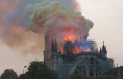 Macron: Catedrala Notre Dame va fi restaurată în forma de dinainte de incendiul din 2019