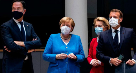 Cei 27 se agaţă, în a patra zi a summitului UE, de posibilitatea unui acord privind planul relansării economice europene post-coronavirus; Michel urmează să propună subvenţii de 390 de miliarde de euro, după ce Macron şi Merkel au bătut cu pumnul în masă