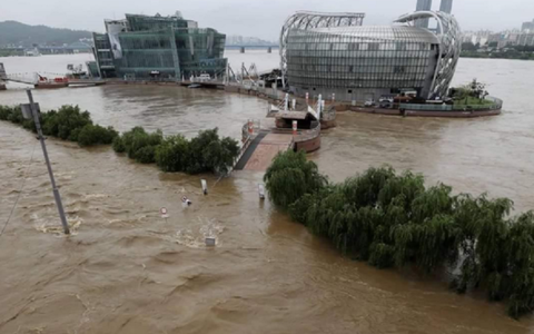 Cel puţin 13 morţi, 13 dispăruţi şi evacuări în Coreea de Sud, în urma unor inundaţii provocate de ploi puternice