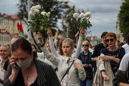 Mii de persoane au continuat să protesteze în Belarus faţă de represiunea din partea autorităţilor
