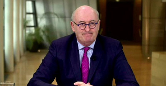 Comisarul european pentru comerţ Phil Hogan a demisionat ca urmare a controversei legate de vizita sa în Irlanda şi de faptul că nu a respectat regulile sanitare