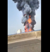 UPDATE-Incendiu uriaş în portul Beirut, la un depozit de uleiuri şi anvelope într-o piaţă duty-free, la o lună după exploziile care au devastat oraşul; Crucea Roşie exclude riscul unor noi explozii - VIDEO