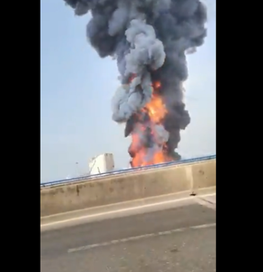 UPDATE-Incendiu uriaş în portul Beirut, la un depozit de uleiuri şi anvelope într-o piaţă duty-free, la o lună după exploziile care au devastat oraşul; Crucea Roşie exclude riscul unor noi explozii - VIDEO
