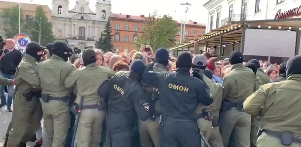 Poliţia din Belarus a arestat mai mulţi protestatari, sâmbătă, în timpul unor manifestaţii | VIDEO