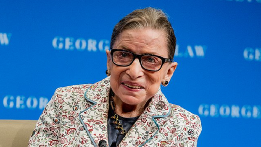 Judecătoarea Ruth Bader Ginsburg, apărătoare a drepturilor femeilor, a murit la vârsta de 87 de ani