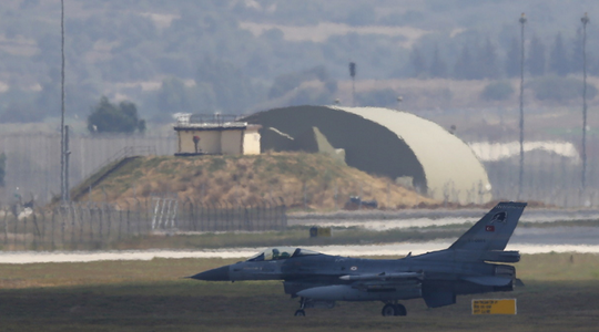 Un avion armean de tip Su-35, doborât deasupra Armeniei de către un avion turc de vânătoare de tip F-16, anunţă Erevanul