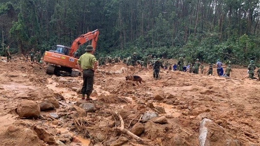 Vietnam: 22 de persoane, dispărute după o alunecare de teren care a lovit o cazarmă