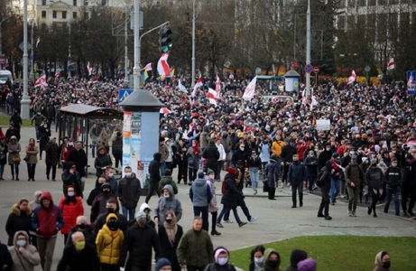 Sute de protestatari au fost arestaţi în Belarus, la ”marşul vecinilor” organizat la Minsk