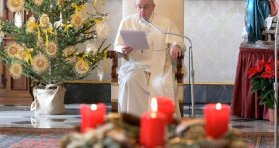 Papa Francisc anunţă într-o scrisoare adresată libanezilor în Ajunul Crăciunului că vrea să viziteze Ţara Cedrilor ”cât mai curând posibil”