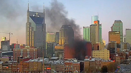 Explozie puternică în centrul oraşului american Nashville în legătură cu un vehicul; o clădire s-ar fi surpat din cauza suflului deflagraţiei