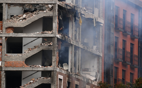 Cel puţin doi morţi la Madrid, într-o explozie violentă într-un imobil, distrus în parte de suflul deflagraţiei