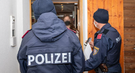 Aproape 100 de străini, inclusiv români, amendaţi cu până la 2.180 de euro, într-o operaţiune a poliţiei la staţiunea de schi St Anton am Arlberg din Austria, cu privire la încălcarea restricţiilor impuse împotriva covid-19