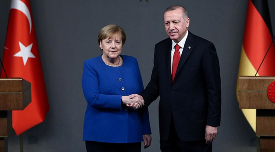 Erdogan îi cere lui Merkel un summit Turcia-UE până la sfârşitul lui iunie