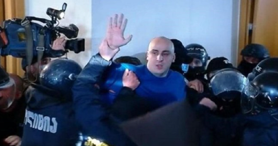Îndemnuri la manifestaţii în Georgia, în urma arestării violente a unui lider al opoziţiei, Nika Melia, care poate agrava o criză politică latentă în urma alegerilor legislative din octombrie