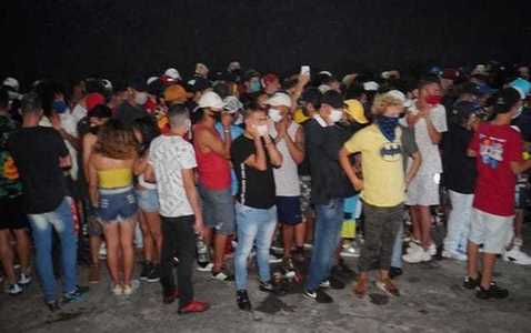 Poliţia braziliană a "spart"o petrecere clandestină cu aproape 600 de persoane la Sao Paulo