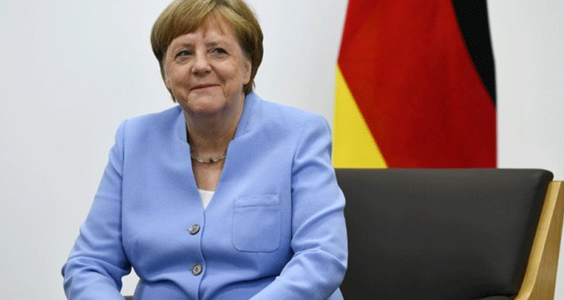 Angela Merkel spune că este pregătită să se vaccineze cu serul de la AstraZeneca