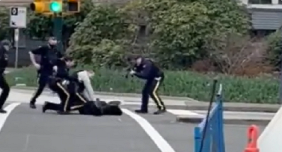 Un mort şi cinci răniţi la Vancouver, într-un atac cu arma albă într-un cartier înstărit; suspectul, arestat