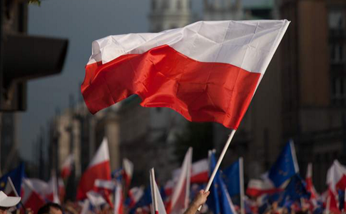 Comisia Europeană dă Polonia în judecată la CJUE cu privire la legea privind puterea judiciară şi cere măsuri provizorii
