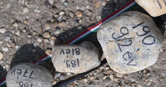 Douăzeci de mii de pietre depuse pe Insula Margareta, la Budapesta, în memoria victimelor covid-19, de către o nouă formaţiune de opoziţie, Partidul Popular Noua Lume; Ungaria înregistrează cea mai mare rată a mortalităţii din lume