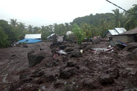 Indonezia: 41 de persoane au murit, zeci de oameni sunt dispăruţi după alunecări de teren şi inundaţii
