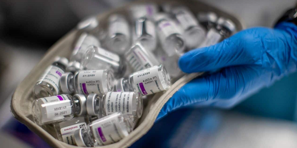 EMA anchetează cu privire la probleme la vase sânge în urma vaccinării cu vaccinul AstraZeneca-Oxford; agenţia studiază cinci cazuri de sindrom exsudativ capilar