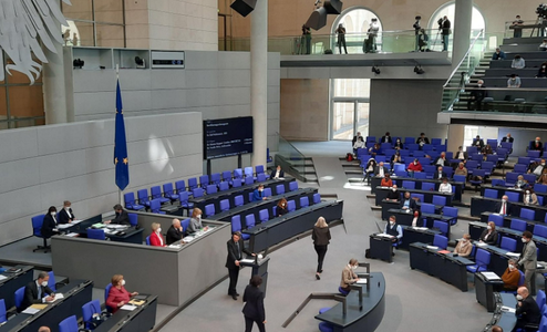 Bundestagul adoptă o înăsprire a controversatei legi anticovid care sporeşte puterile Guvernului Merkel